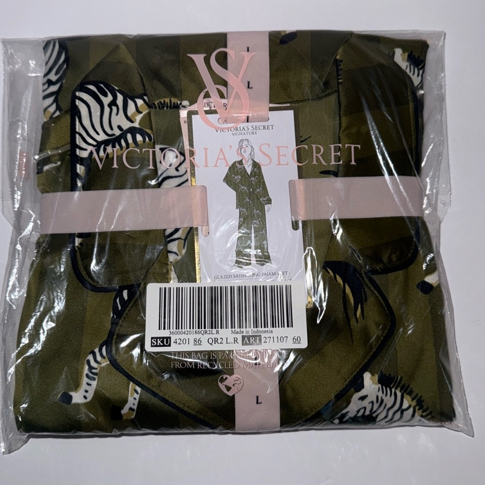 New Victoria's Secret Glazed Satin Pajama Set Green Chameleon Dancing Zebra Sz L